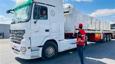 الهلال الأحمر المصري يدفع أكثر من 4 آلاف طن مساعدات إنسانية وبترولية إلى غزة