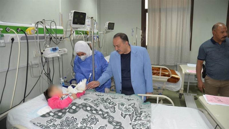 محافظ أسيوط يزور