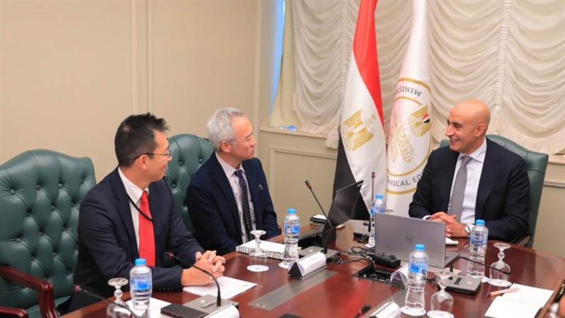 وزير التعليم مع وفد