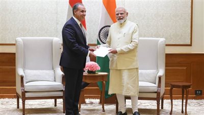  وزير الخارجية يسلم رسالة خطية من رئيس الجمهورية الى رئيس وزراء الهند