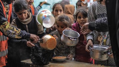 الفقر والنزوح وانعدام الأمن الغذائي كوابيس تلاحق الغزيين