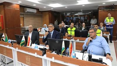 محافظ الجيزة يتابع انتظام مواقف السرفيس ومحطات الوقود