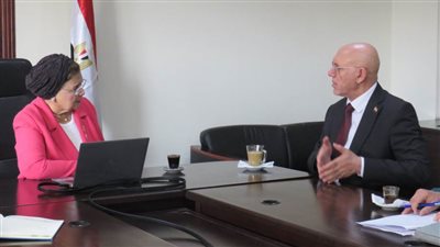  نائب وزير الصحة تستقبل وفدًا عراقيًا لبحث التعاون في تنمية الأسرة والصحة السكانية