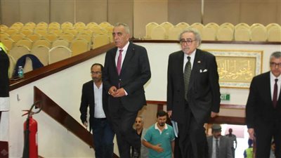 وزير الثقافة الأردني والأمين العام للكتّاب العرب يفتتحان مؤتمر دارة الشعراء بالأردن 