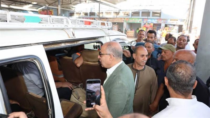 محافظ المنيا خلال