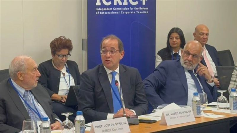 خلال الاجتماع