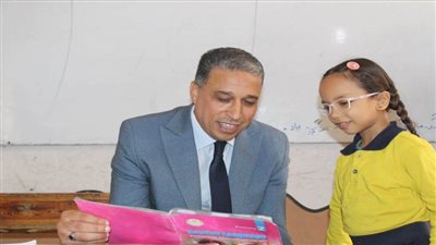 وكيل التعليم بالجيزة يتفقد انتظام العملية التعليمية بإدارتي الوراق وشمال الجيزة