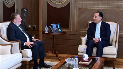 عاجل.. رئيس الوزراء يلتقي محافظ البنك المركزي