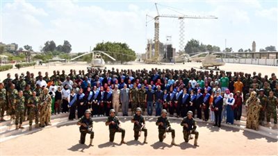 القوات المسلحة تنظم زيارتين من وزارة الشباب والرياضة وطلبة الجامعات إلى قوات المظلات وسايلو فودز 