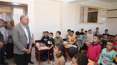 محافظ المنيا يتابع انتظام العملية التعليمية بمدرسة نزلة بني خلف للتعليم الأساسي بمغاغة