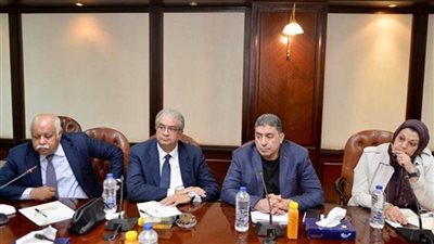 لجنة تطوير الصحافة الورقية والرقمية تعقد أولى اجتماعاتها.. وحمدي رزق رئيسًا للجنة
