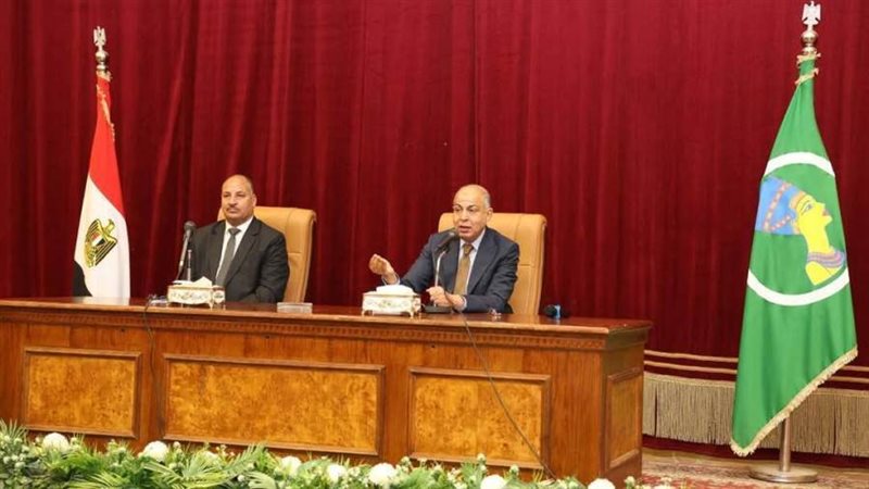 محافظ المنيا خلال