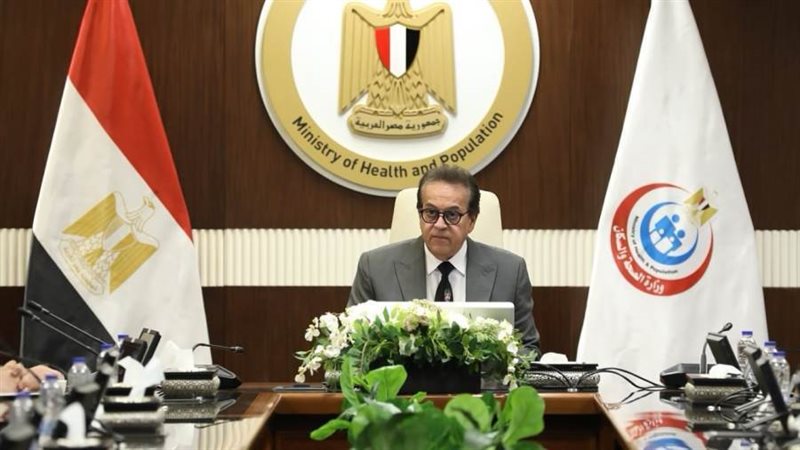 وزير الصحة خلال اجتماع