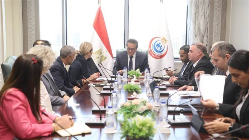 اجتماع وزير الصحة