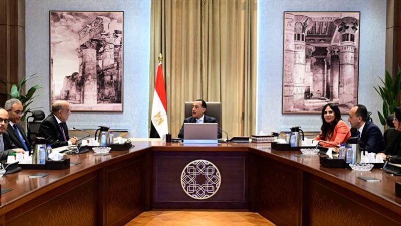 رئيس الوزراء خلال