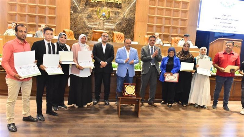 تكريم المتفوقين