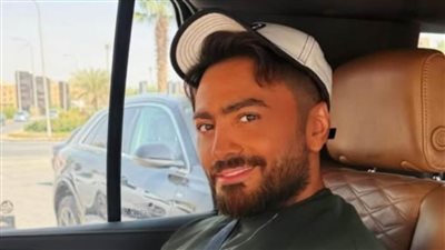 تامر حسني يطمئن جمهوره بعد خضوعه لجراحة