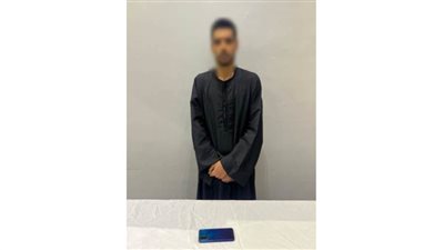 ضبط شخص ادعى قدرته على استخراج موافقات للأجانب 