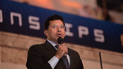 وزير الشباب والرياضة يهنئ البطل محمد حسن بذهبية العالم في المصارعة