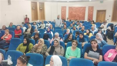 محافظ المنيا يشدد على تصحيح المفاهيم المغلوطة لدى الشباب