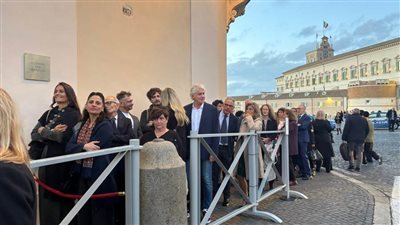 آلاف الزائرين يتوافدون على معرض 