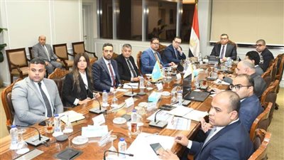 وزير الإسكان يتابع العمل بقطاع التخطيط والمشروعات بهيئة المجتمعات وطرح الفرص الاستثمارية بالمدن الجديدة