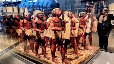 محافظ الجيزة: بث المواد الترويجية للمتحف المصري الكبير على الشاشات العامة والخاصة بالفنادق