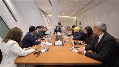 وزير السياحة والآثار يلتقي مسؤولي مدرسة لوزان للفندقة