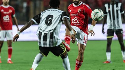 التعادل يحسم الشوط الأول بين الأهلي وإيجل نوار