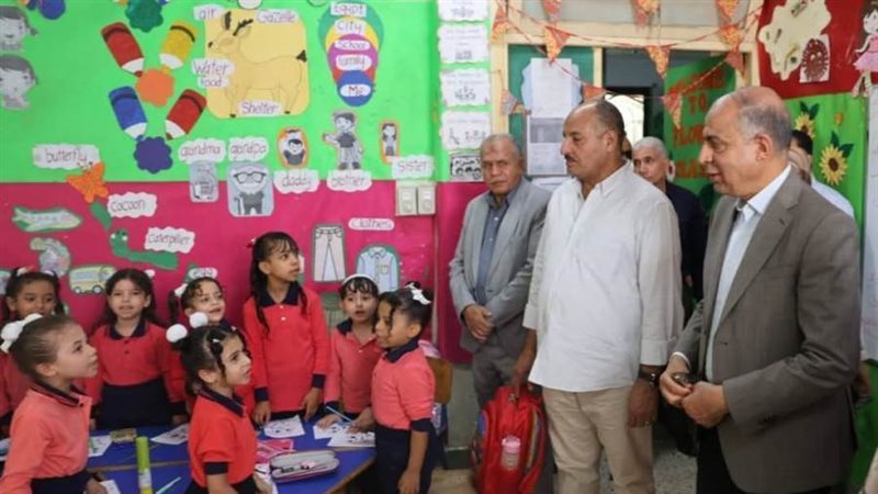 محافظ المنيا خلال