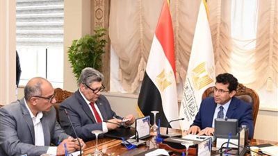 وزير الشباب والرياضة يجتمع مع شركاء الحملة القومية 
