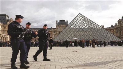 شرطة باريس تكشف الثغرات التي أدت لسرقة متحف اللوفر