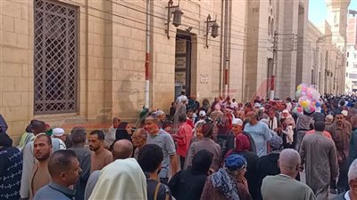 الآلاف يتوافدون علي ساحة المسجد الإبراهيمي بكفر الشيخ للاحتفال بمولد الدسوقي