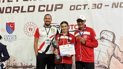 سارة عمرو تفوز بذهبية كأس العالم لسلاح الشيش تحت ١٧ سنة في تركيا