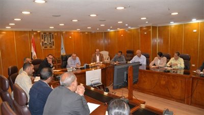 محافظ أسيوط يجري مقابلات لاختيار رؤساء قرى جدد لتمكين الشباب والمرأة لتحقيق التنمية المستدامة 