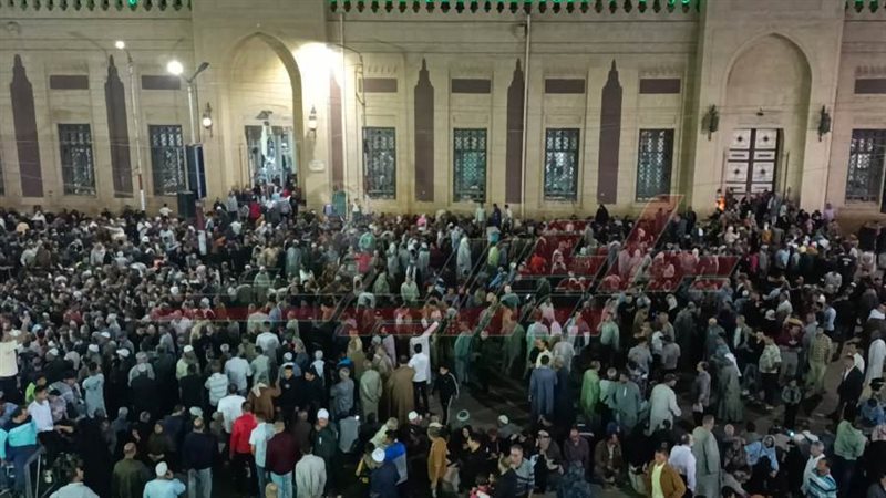 توافد ألاف الزوار