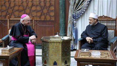 شيخ الأزهر يستقبل وكيل الشؤون العامة بأمانة سر دولة الفاتيكان