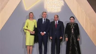 عاجل| الرئيس السيسي وقرينته يستقبلان ضيوف احتفالية المتحف المصري الكبير