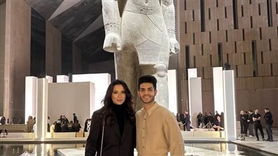 الفنان العالمي مينا مسعود يحتفي بالمتحف المصري الكبير: أفضل متحف على كوكب الأرض