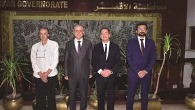 محافظ الأقصر يبحث مع السفير الفرنسي تعزيز التعاون المشترك