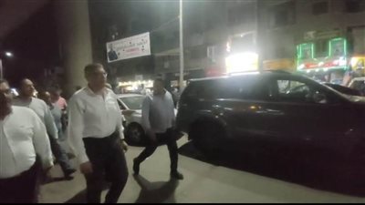 محافظ الجيزة يجوب شوارع الوراق وإمبابة ليلًا لمعاينة حالة النظافة