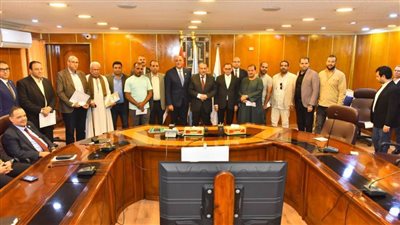 محافظ أسيوط ورئيس جهاز تنمية المشروعات يسلمان تمويلات بـ13.5 مليون جنيه