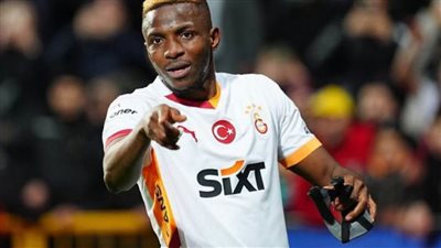 النسر يقود الأتراك لفوز ساحق أمام أياكس