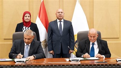 توقيع عقد بين 