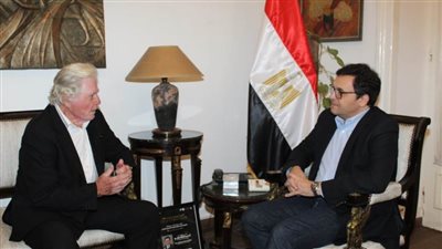 وزير الثقافة يبحث مع حسين فهمي ترتيبات انطلاق الدورة الـ46 لمهرجان القاهرة السينمائي