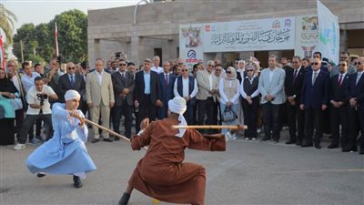 محافظ قنا يفتتح معرض الصور بمهرجان الفنون التراثية بساحة معبد دندرة 