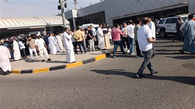 بالفيديو والصور.. إقبال كثيف للمصريين بالكويت في أول أيام التصويت بانتخابات مجلس النواب 2025