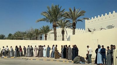بالفيديو والصور.. توافد كثيف للمصريين على لجان التصويت في السعودية 