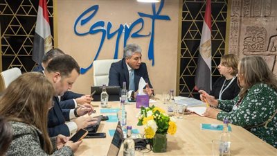 وزير السياحة يبحث مع مسئولي 