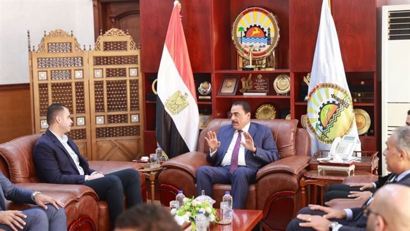 محافظ مطروح ونائب